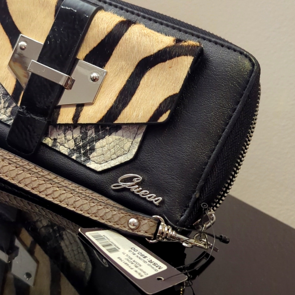 Guess Wallet - Picture 3 of 3